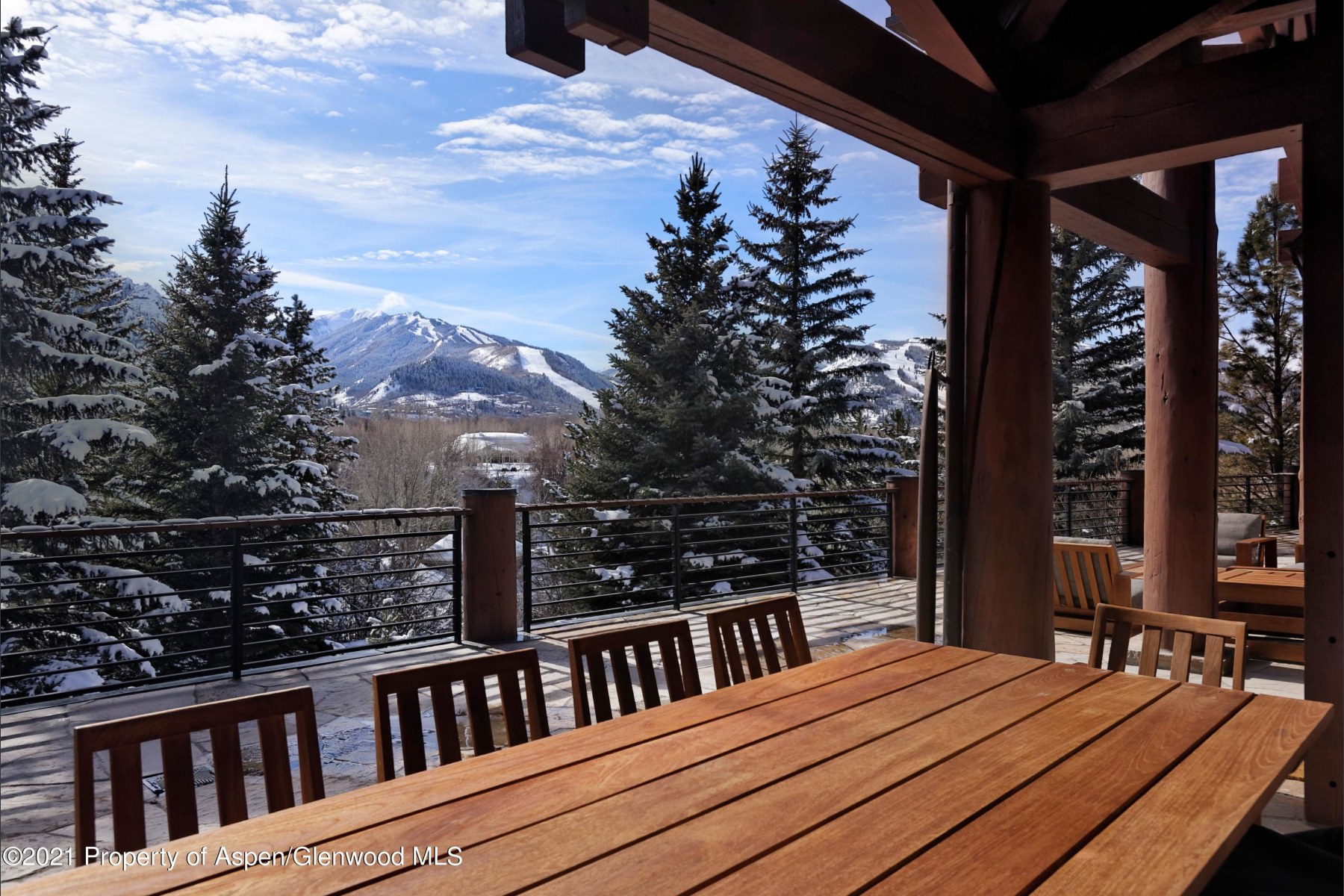 Outdoor Dining Table Hi Res