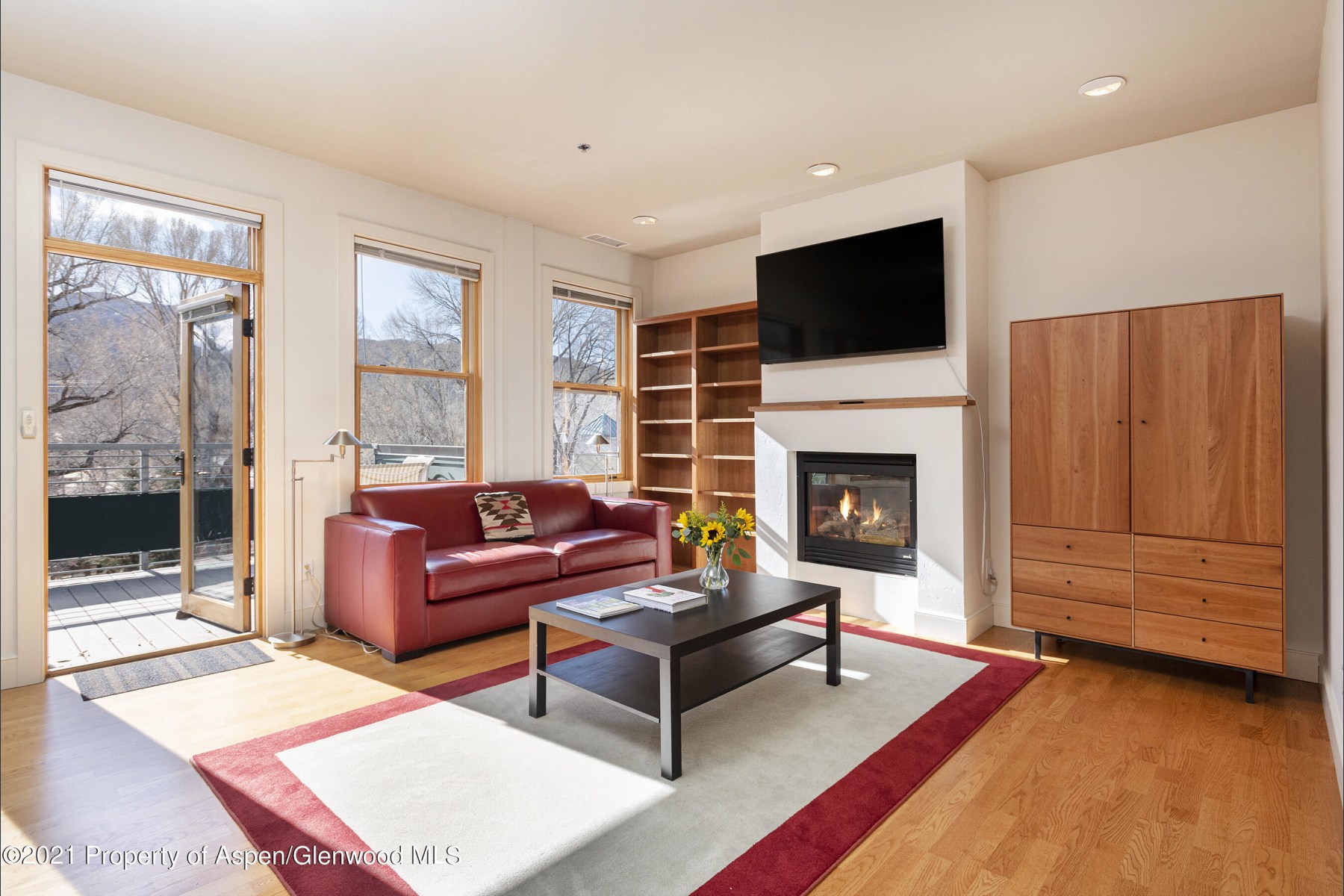 Living Room w/ Gas Fireplace