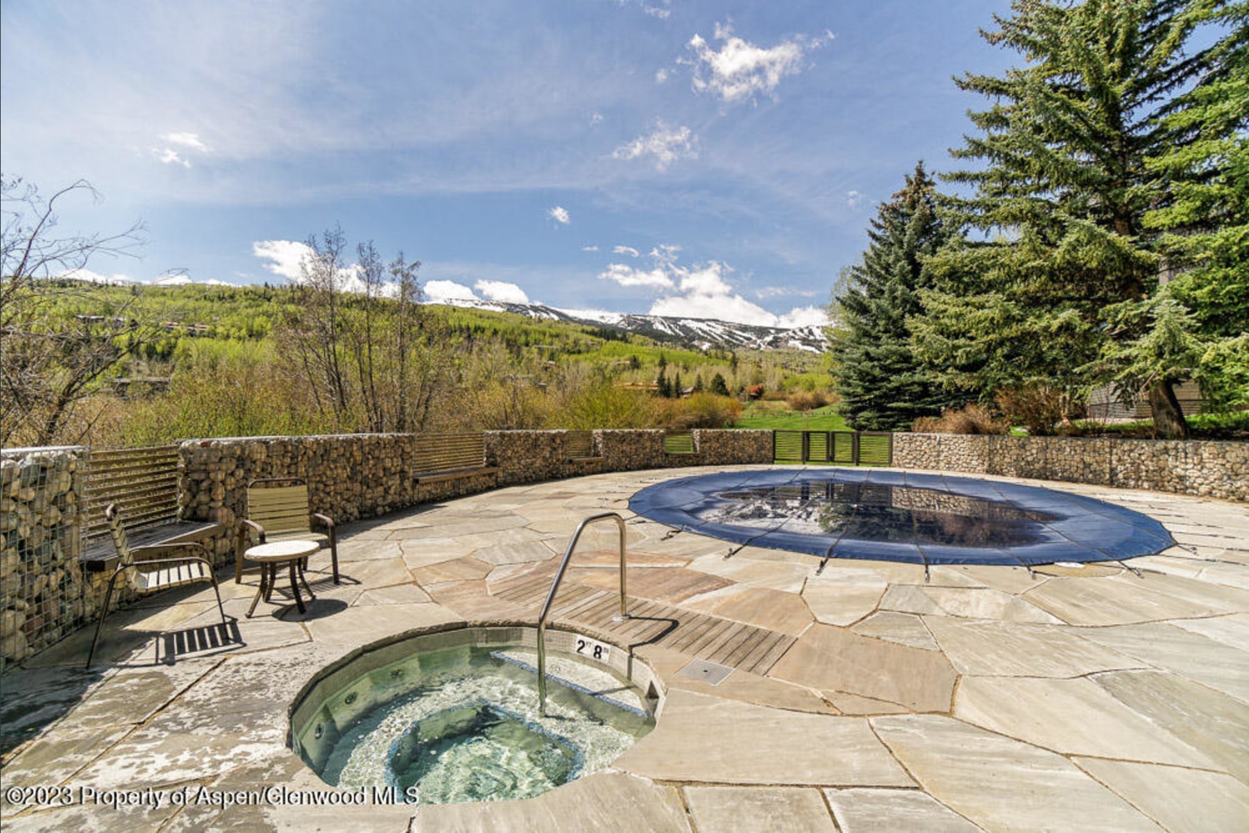 Complex Pool & Hot Tub