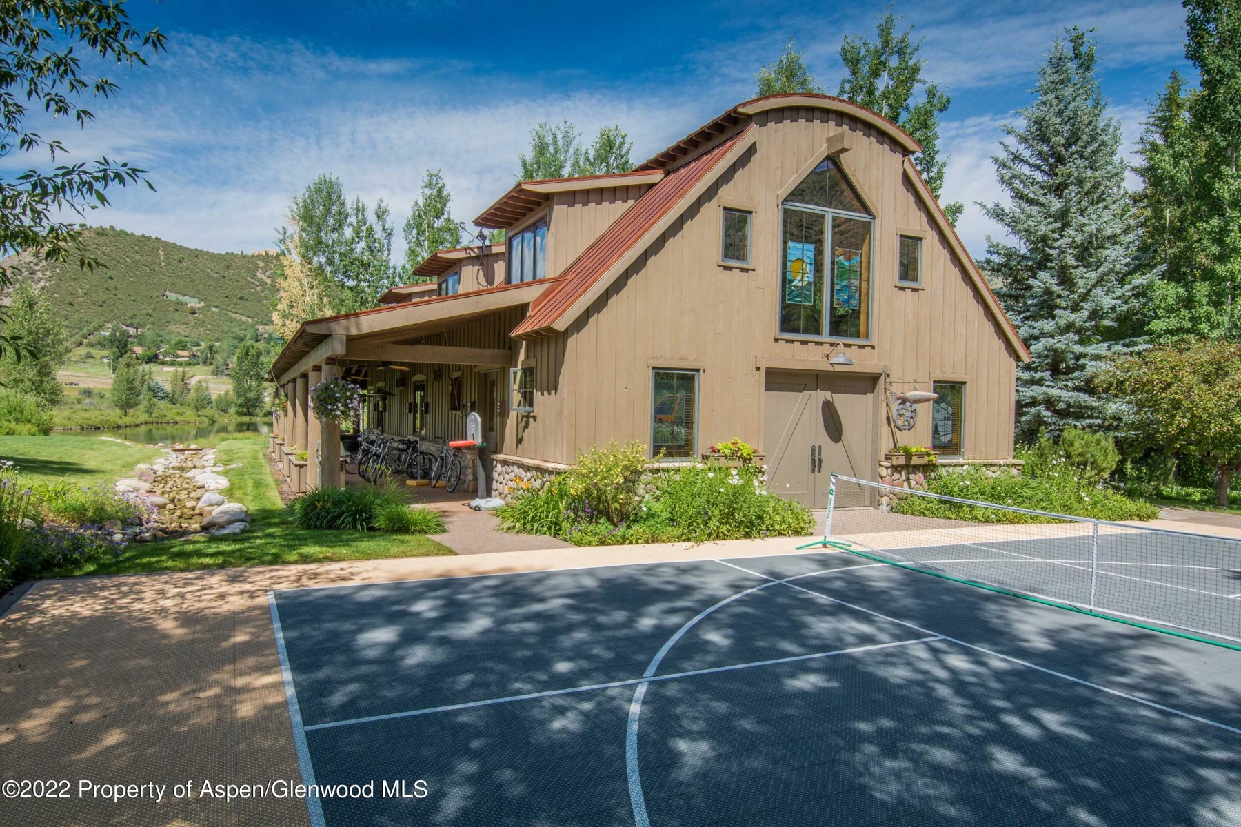 Guest House Sports Court