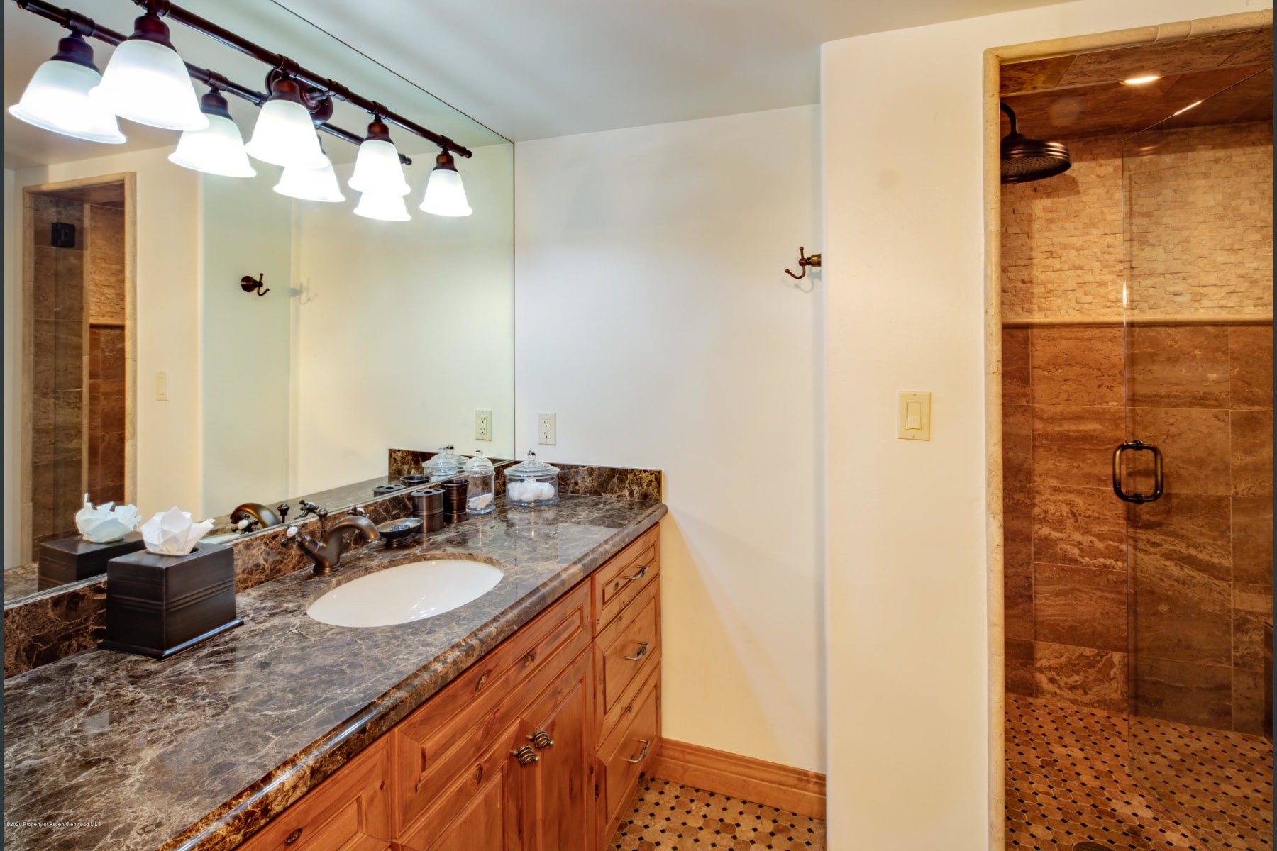 Master Bathroom w/ Steam Shower