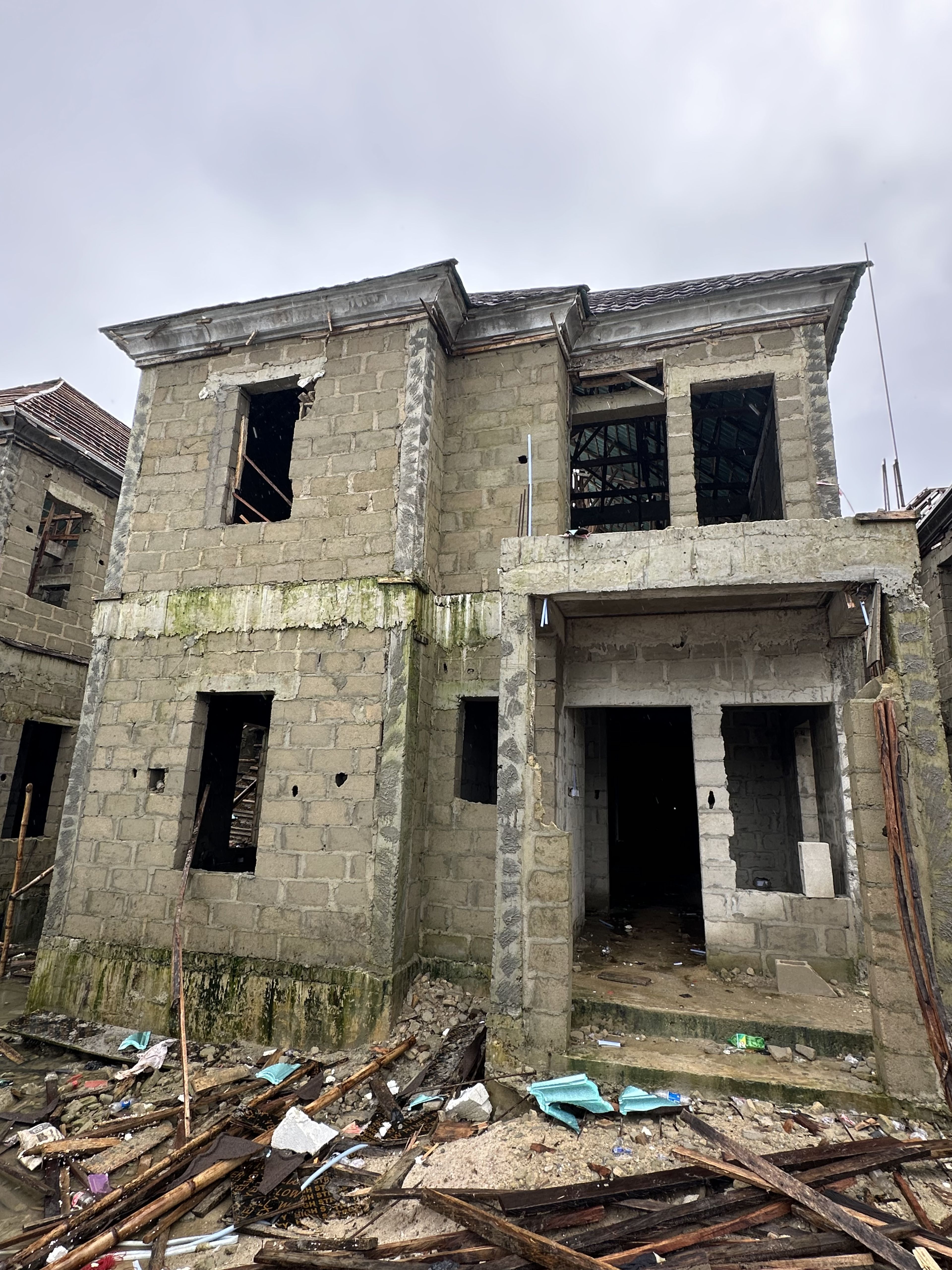 ONGOING 5 BEDROOM FULLY DETACHED DUPLEX  — image 2