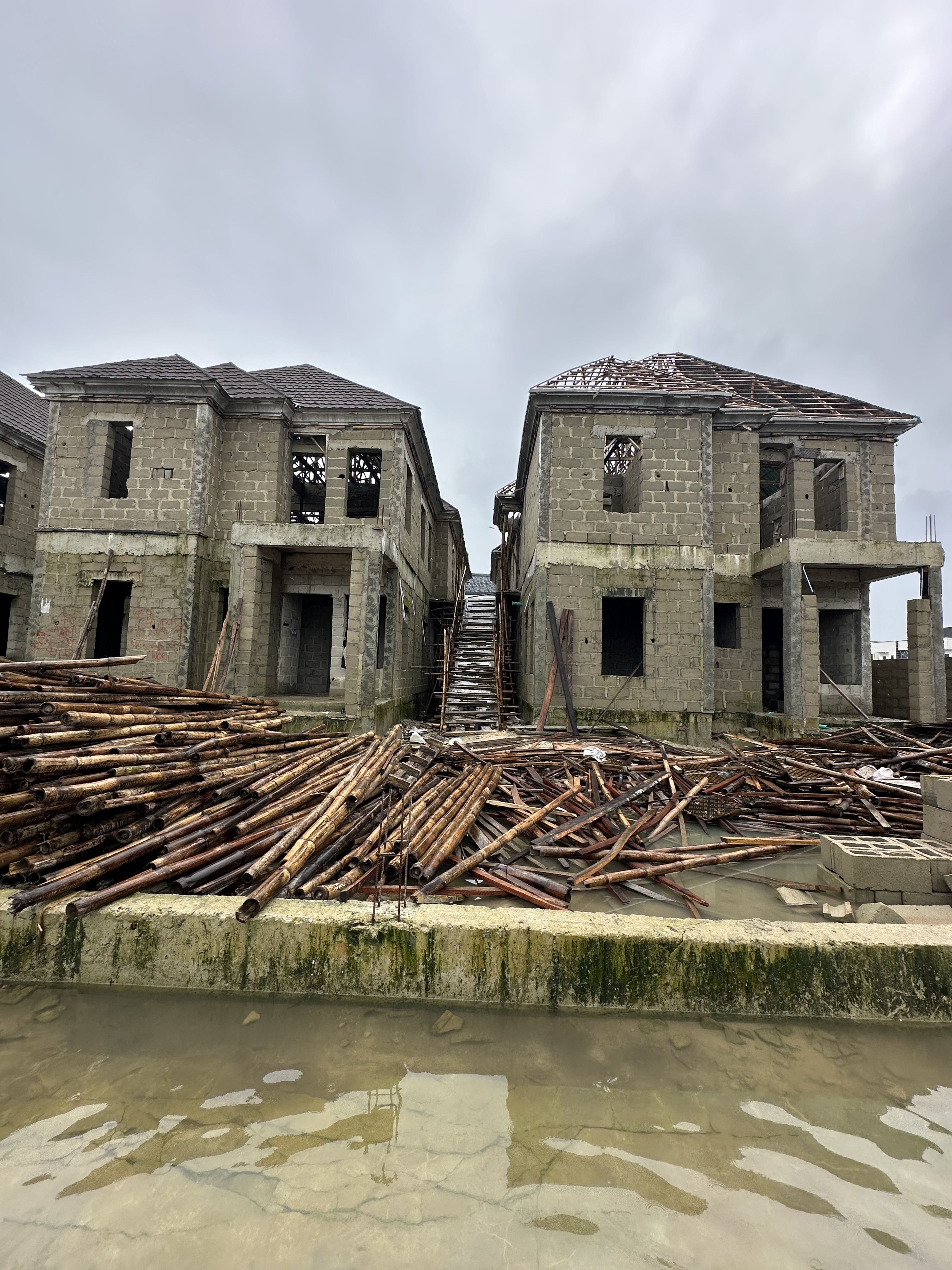 ONGOING 5 BEDROOM FULLY DETACHED DUPLEX  — image 3