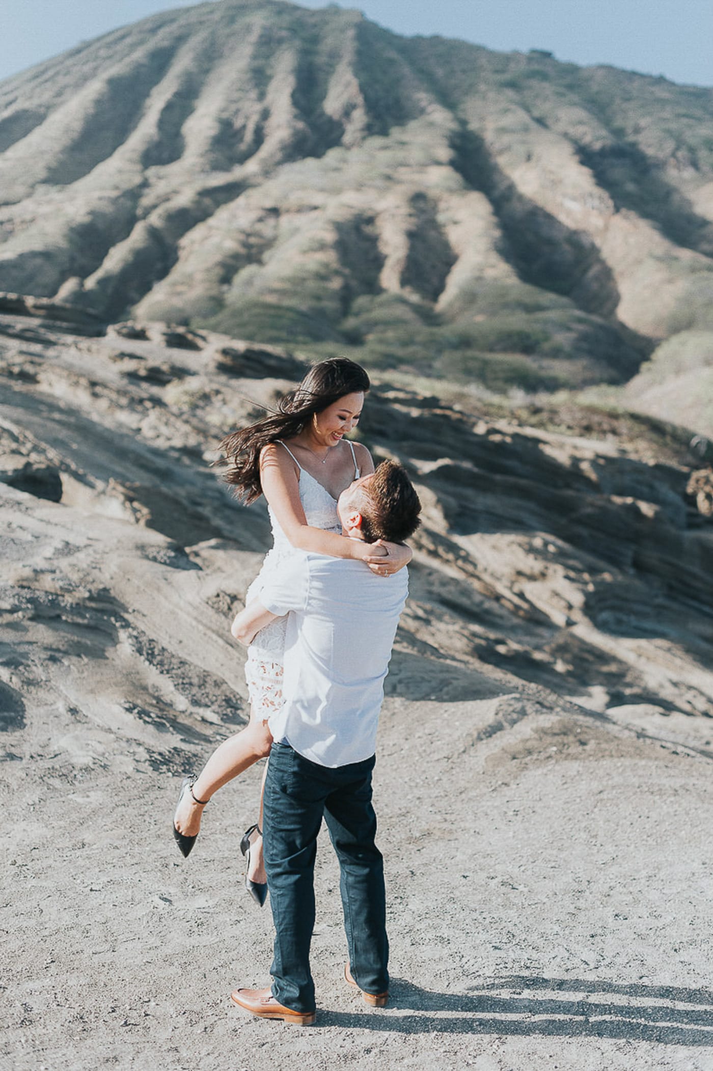 Intimate couple portrait at golden hour in Hawaii by Visionari