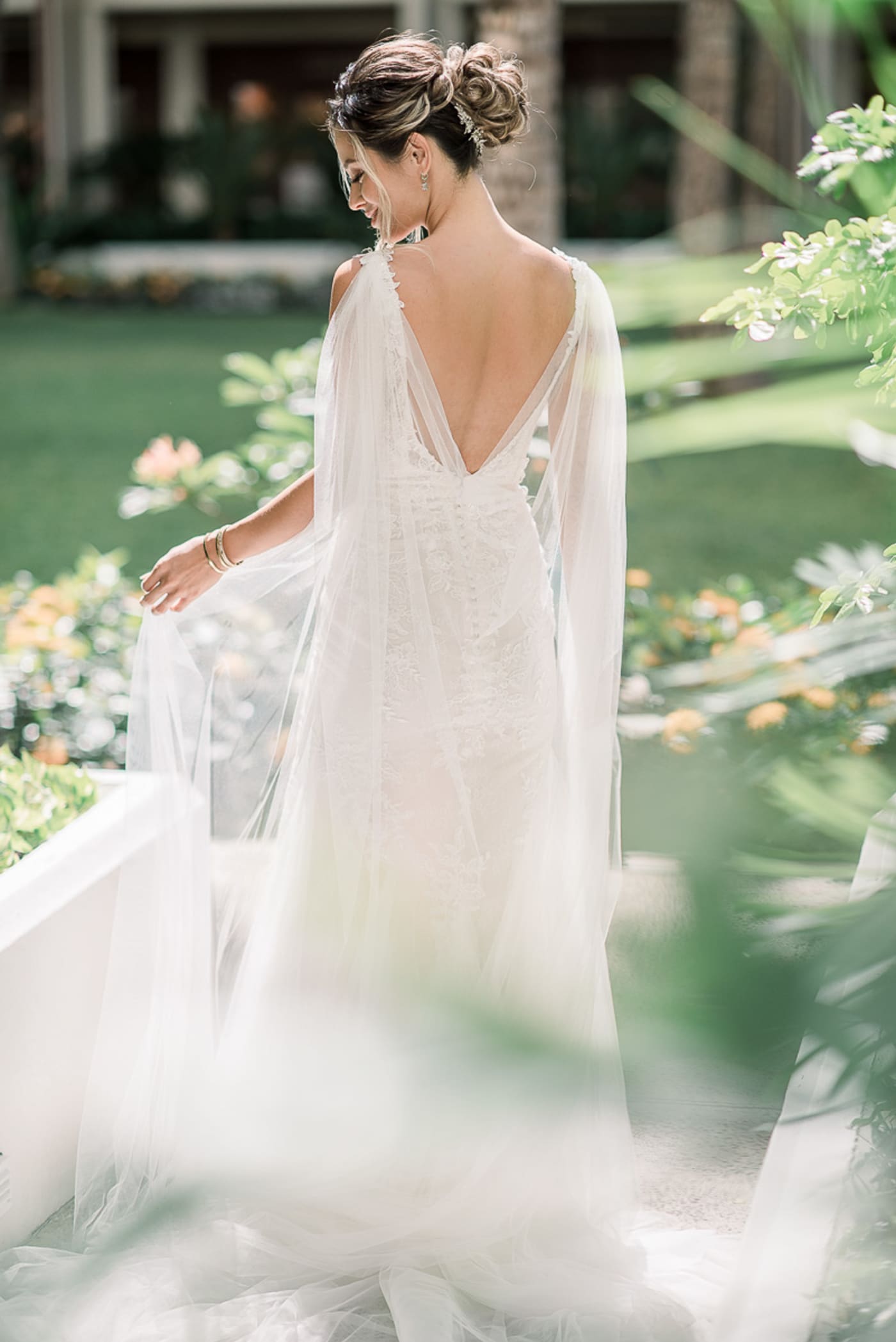 Wedding ring and floral detail photography in Hawaii by Visionari