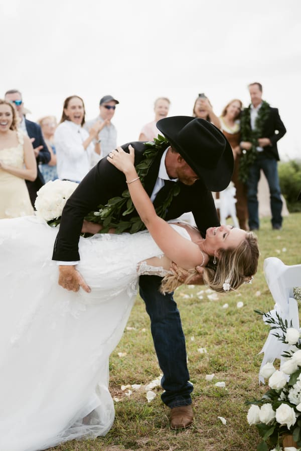 Hawaii wedding photography at Pohaku Nui Ranch by Visionari