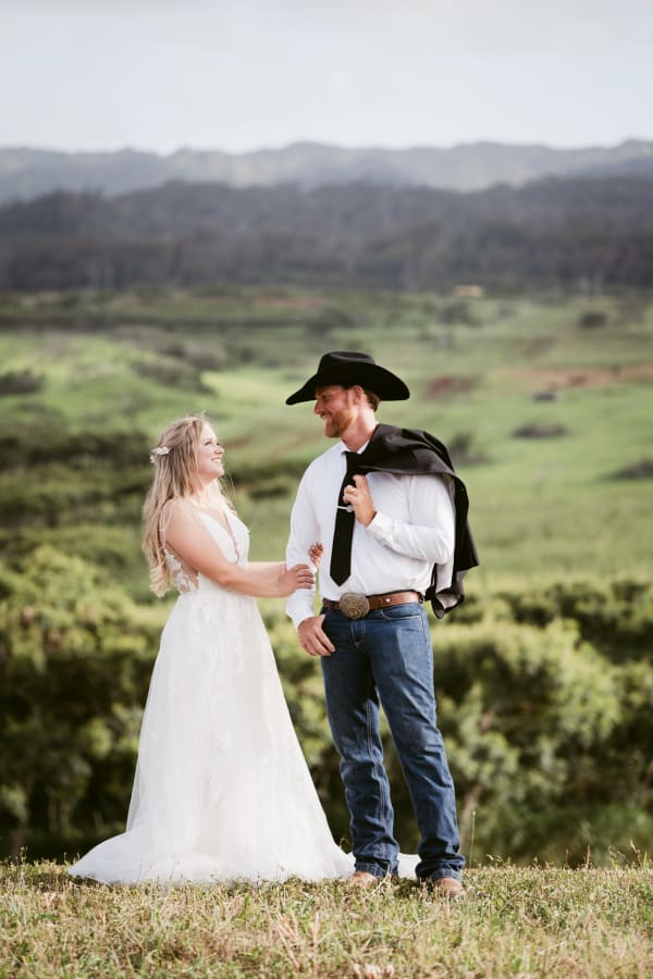 Hawaii wedding photography at Pohaku Nui Ranch by Visionari