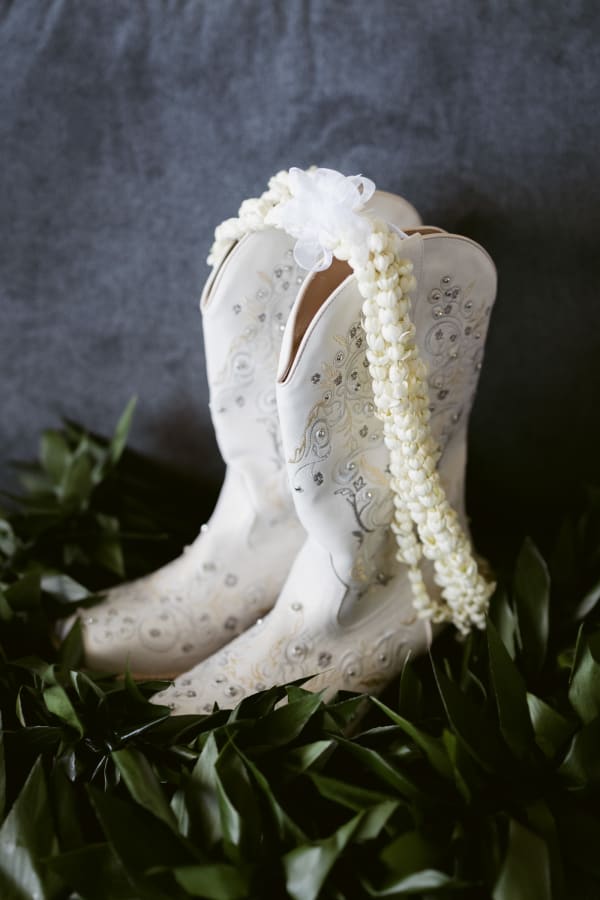Hawaii wedding photography at Pohaku Nui Ranch by Visionari