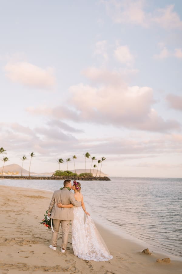Hawaii wedding photography at The Kahala Hotel by Visionari