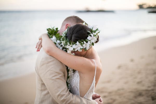 Hawaii wedding photography at The Kahala Hotel by Visionari