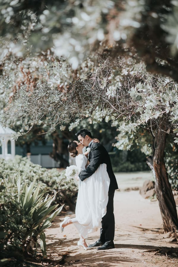 Hawaii wedding photography at The Kahala Hotel by Visionari