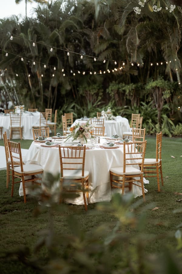 Hawaii wedding photography at The Kahala Hotel by Visionari