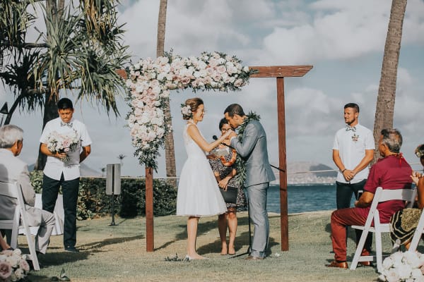 Hawaii wedding photography at The Kahala Hotel by Visionari