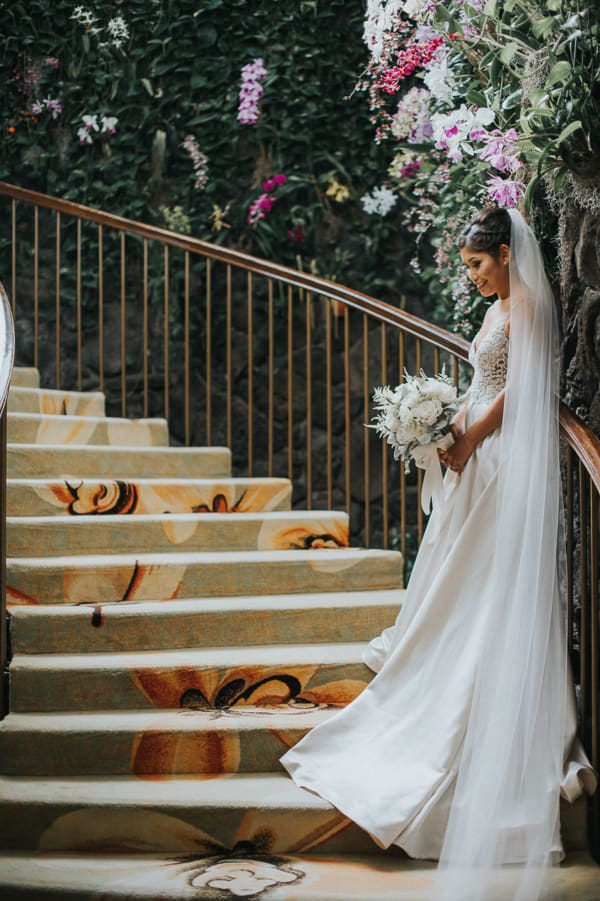 Hawaii wedding photography at The Kahala Hotel by Visionari
