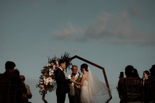 Hawaii wedding photography at The Kahala Hotel by Visionari