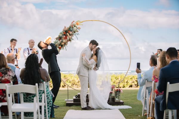 Hawaii wedding photography at The Kahala Hotel by Visionari