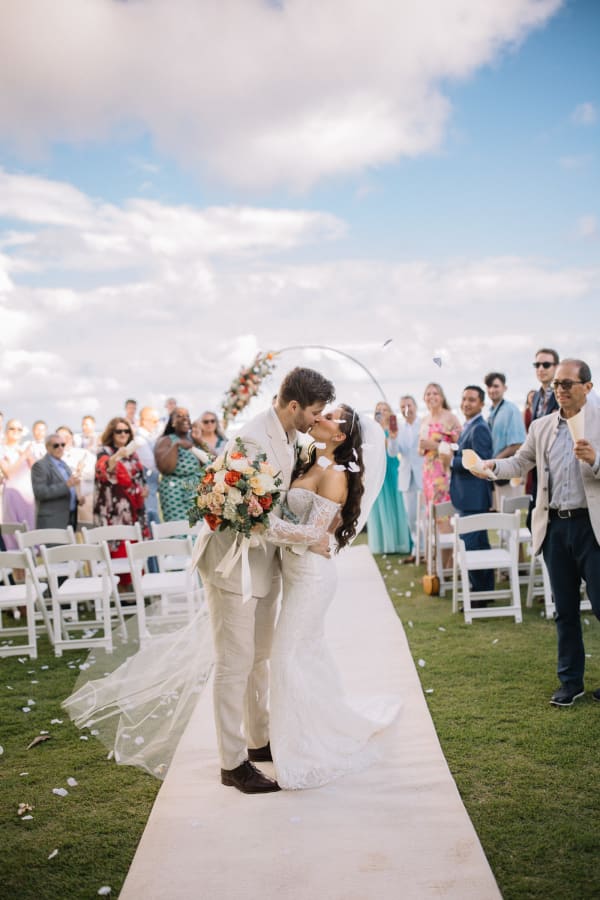 Hawaii wedding photography at The Kahala Hotel by Visionari