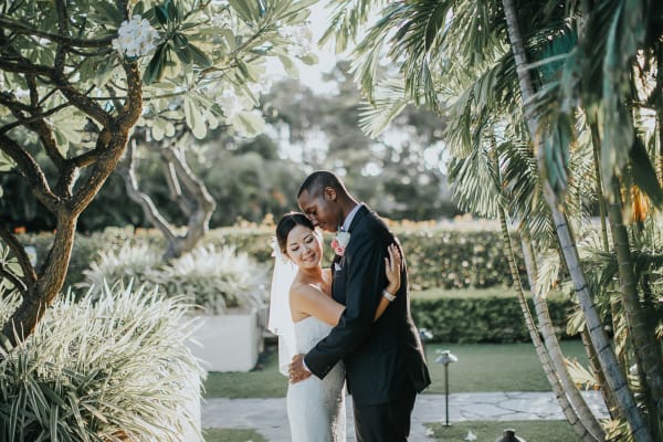 Hawaii wedding photography at The Kahala Hotel by Visionari