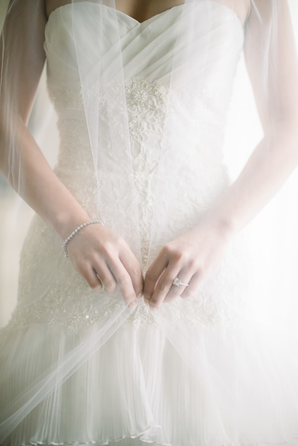 Hawaii wedding photography at The Kahala Hotel by Visionari