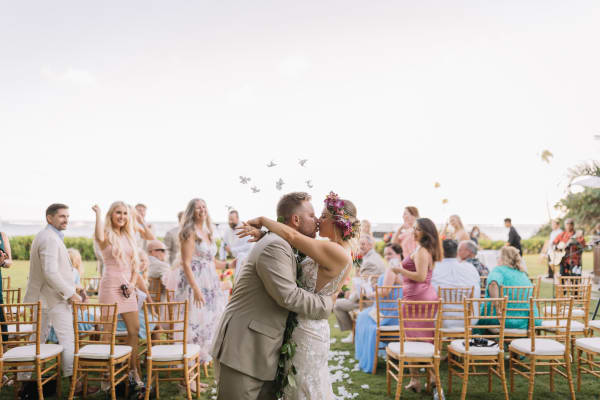 Hawaii wedding photography at The Kahala Hotel by Visionari