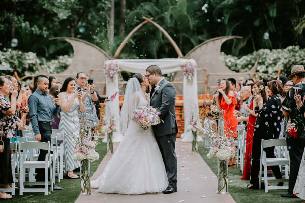 Hawaii wedding photography at Aulani by Visionari
