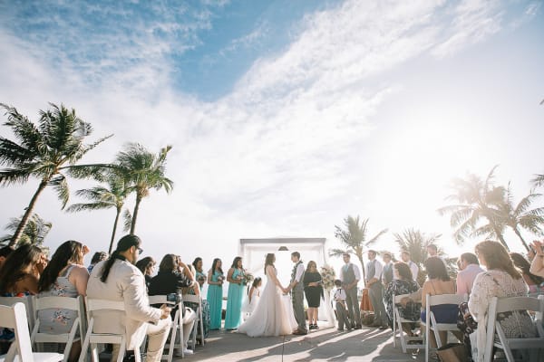 Hawaii wedding photography at Aulani by Visionari