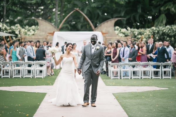 Hawaii wedding photography at Aulani by Visionari