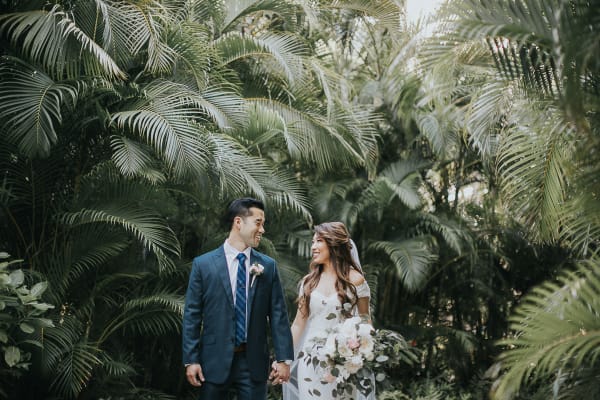 Hawaii wedding photography at Aulani by Visionari