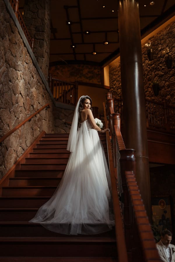 Hawaii wedding photography at Aulani by Visionari