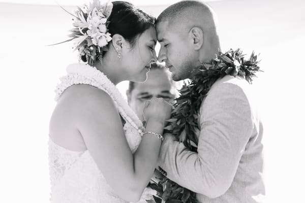 Hawaii wedding photography at Aulani by Visionari