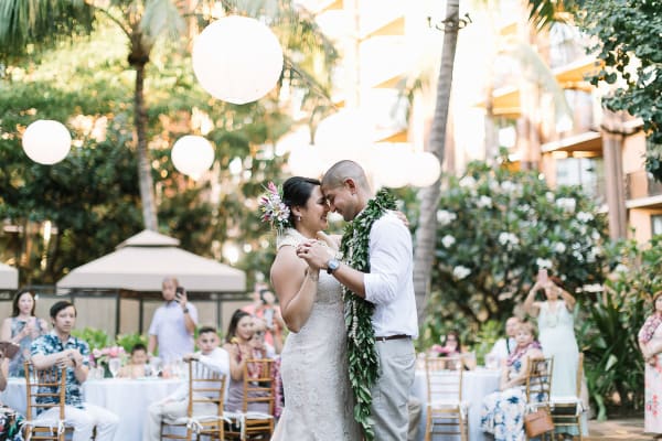 Hawaii wedding photography at Aulani by Visionari