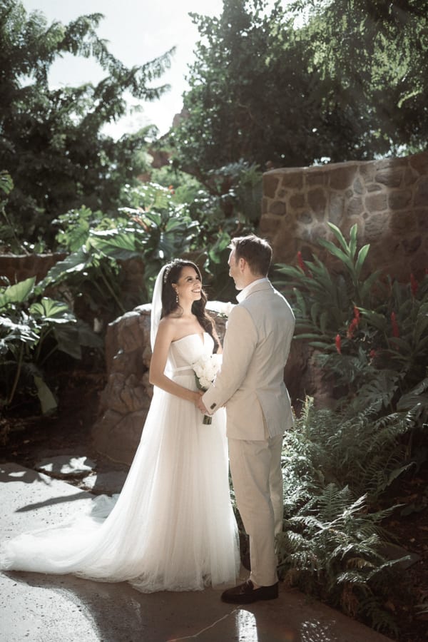 Hawaii wedding photography at Aulani by Visionari