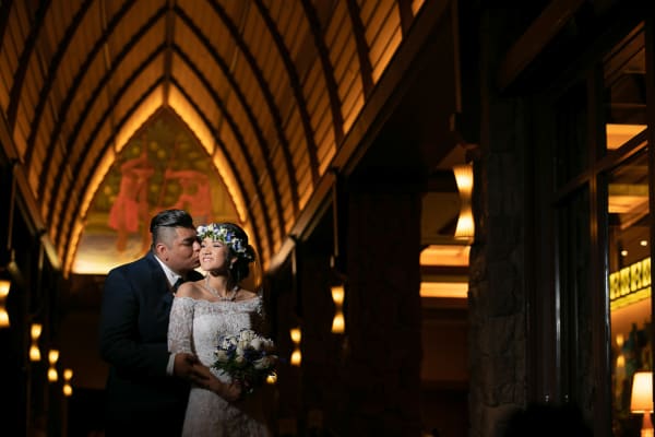 Hawaii wedding photography at Aulani by Visionari