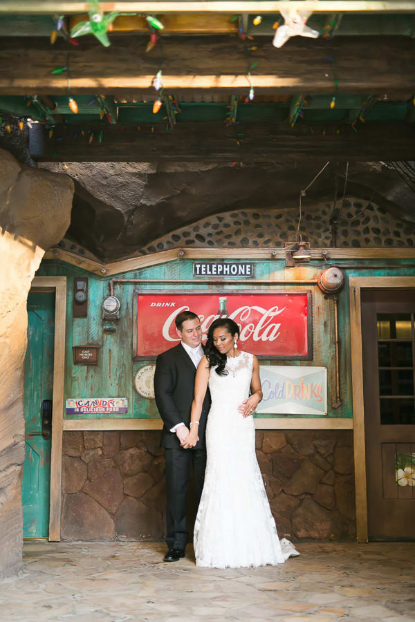 Hawaii wedding photography at Aulani by Visionari