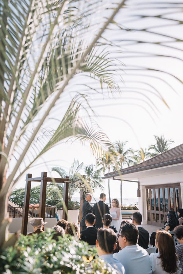 Hawaii wedding photography at Halekulani by Visionari