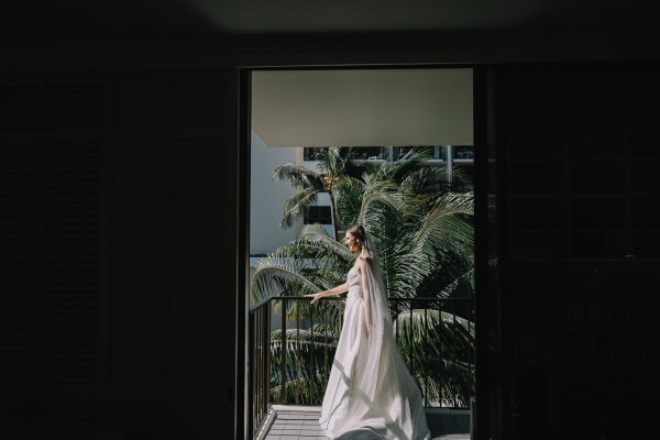 Hawaii wedding photography at Halekulani by Visionari