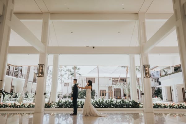 Hawaii wedding photography at Halekulani by Visionari