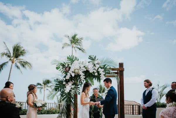 Hawaii wedding photography at Halekulani by Visionari