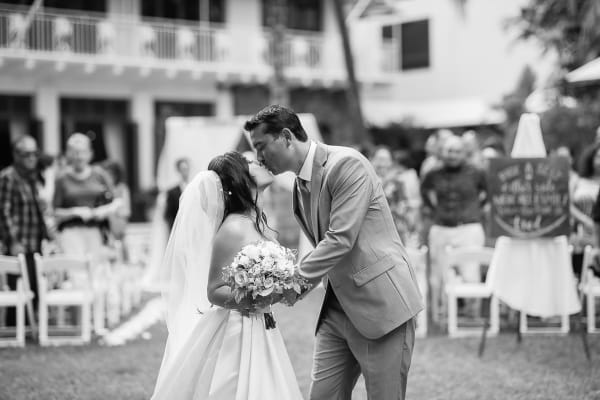 Hawaii wedding photography at Halekulani by Visionari