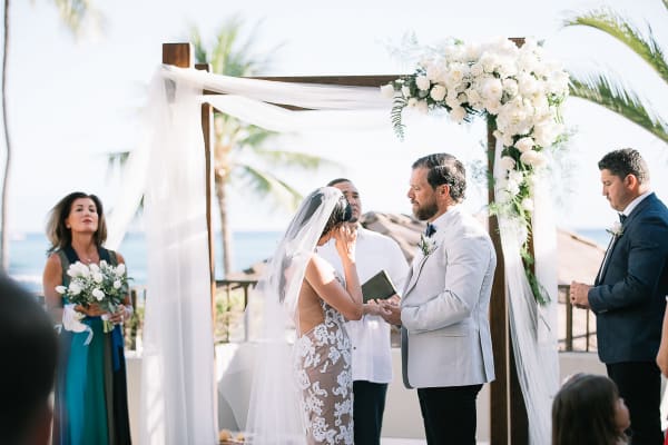 Hawaii wedding photography at Halekulani by Visionari