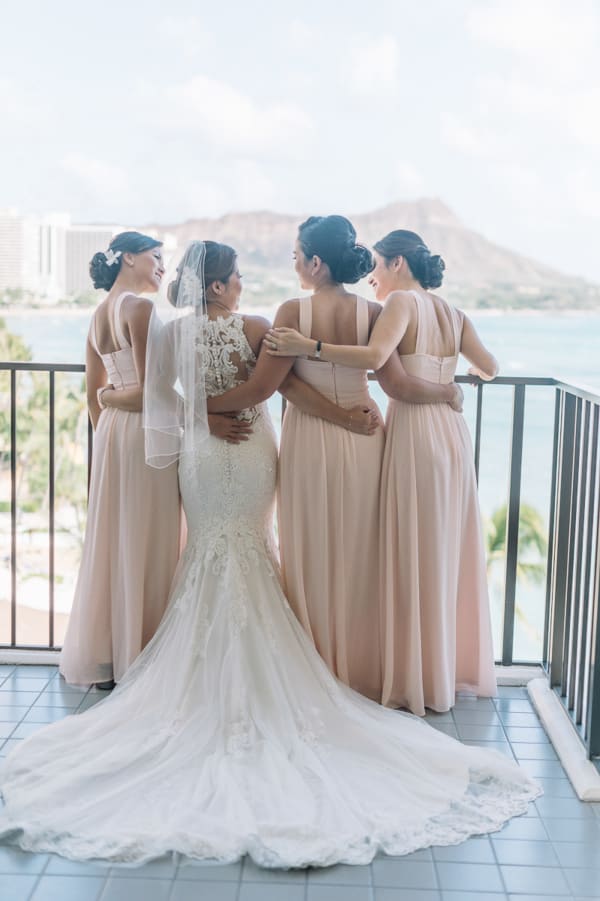 Hawaii wedding photography at Halekulani by Visionari