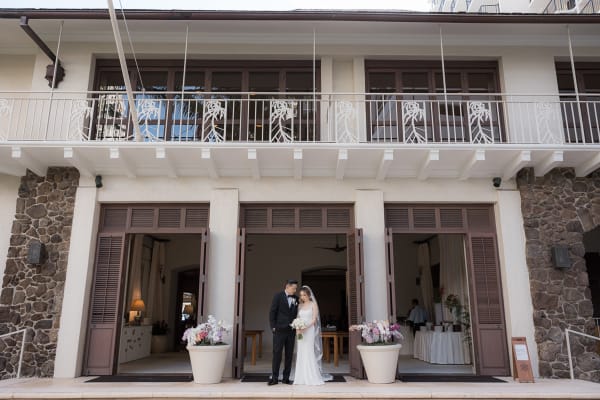 Hawaii wedding photography at Halekulani by Visionari