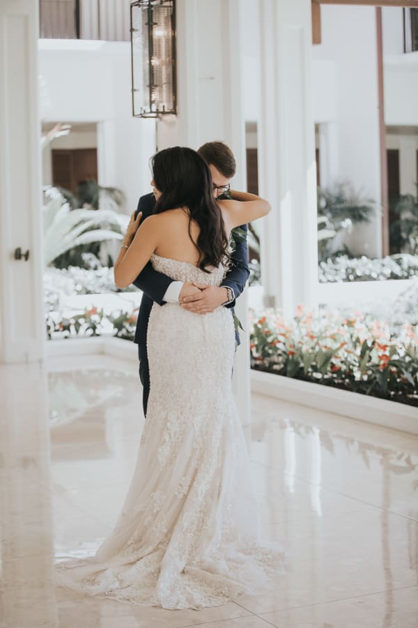 Hawaii wedding photography at Halekulani by Visionari