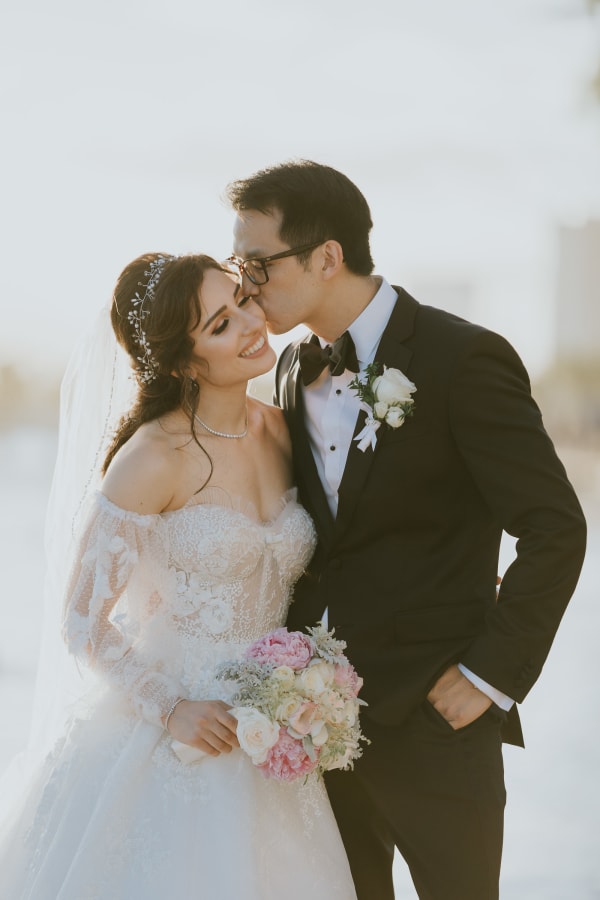 Hawaii wedding photography at Halekulani by Visionari