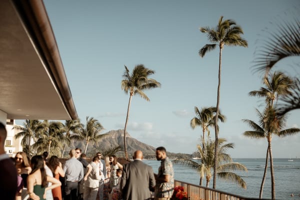 Hawaii wedding photography at Halekulani by Visionari