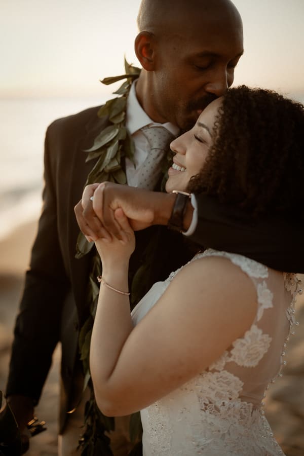 Hawaii wedding photography at Halekulani by Visionari