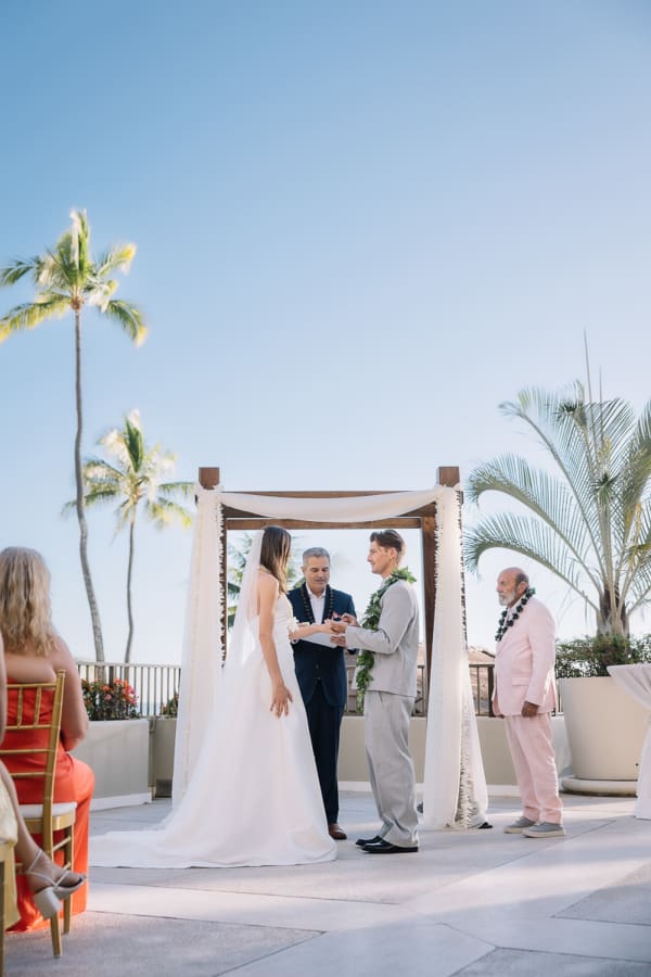 Hawaii wedding photography at Halekulani by Visionari