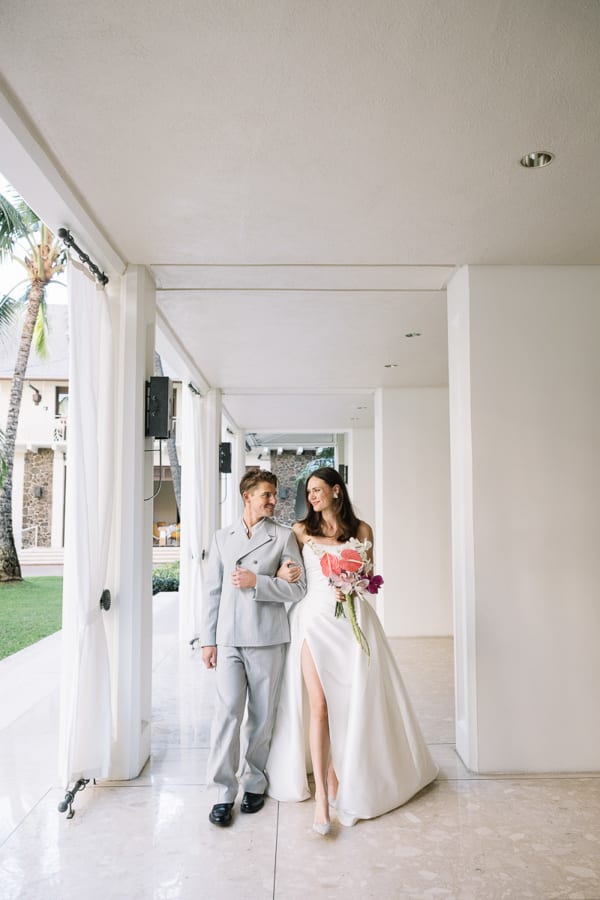 Hawaii wedding photography at Halekulani by Visionari
