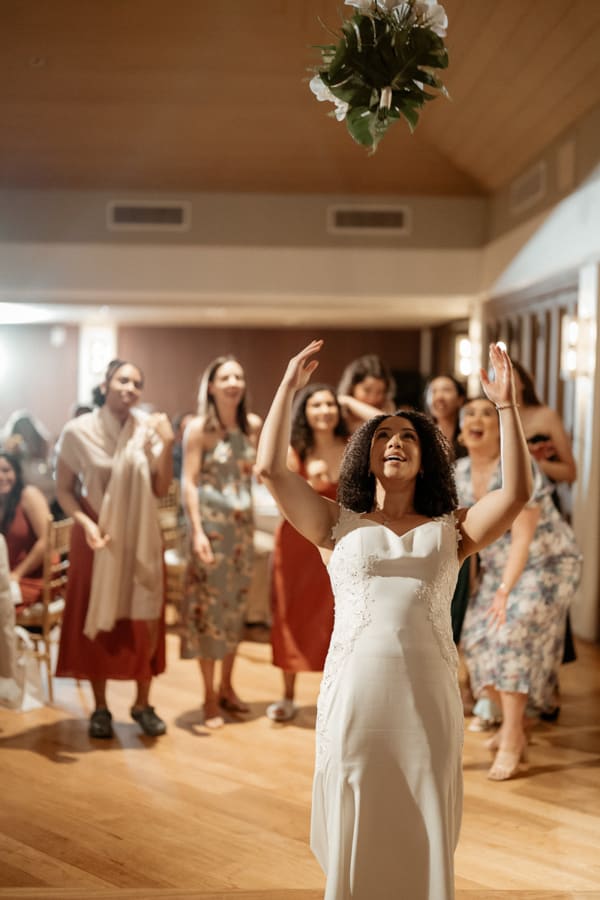 Hawaii wedding photography at Halekulani by Visionari