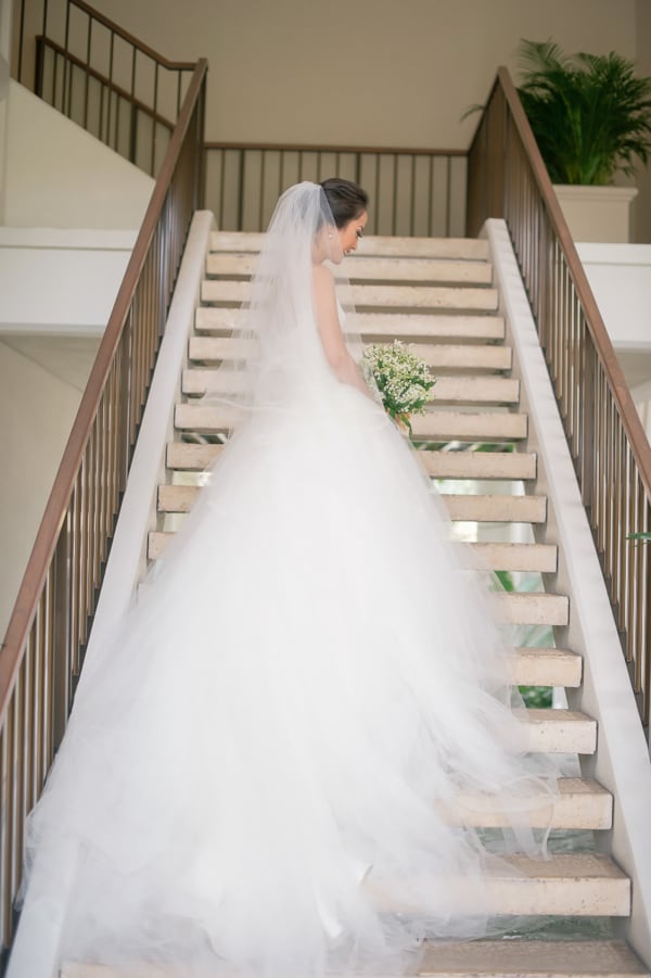 Hawaii wedding photography at Halekulani by Visionari